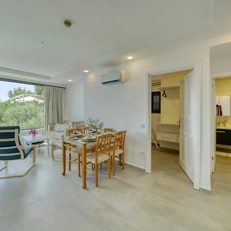 Bluenook Suites Apartment