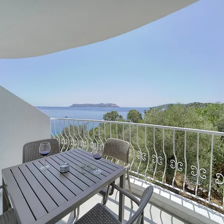 Bluenook Suites Apartment
