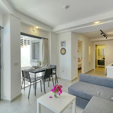 Bluenook Suites Apartment